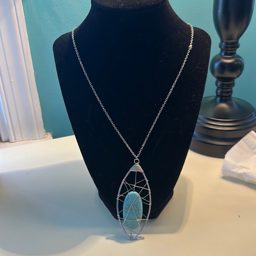 Earrings and a necklace very pretty!